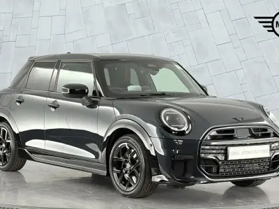 Usado Mini Cooper Hatch 113 kW (154 CV) 2025 Gris Utilitario