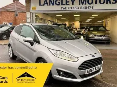 Usado Ford Fiesta Titanium 125 HP (91 kW) 2016 Prateado Citadino