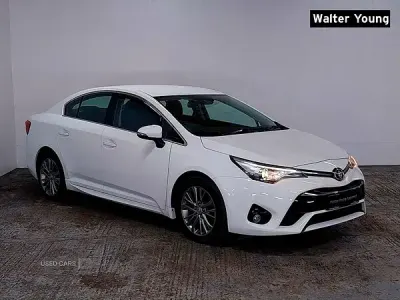 Usado Toyota Avensis Business Edition 2017 Blanco Berlina