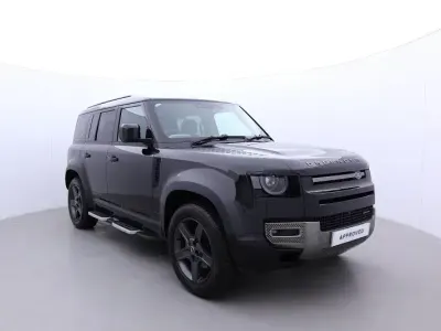 Käytetty Land Rover Defender SE Dynamic 245 HP (180 kW) 2023 Musta Katumaasturi