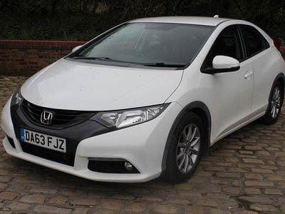 Begagnad Honda Civic ES 142 HK (104 kW) 2013 Vit Halvkombi