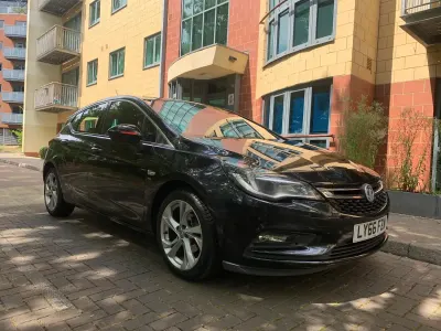 Used Vauxhall Astra SRi 103 HP (75 kW) 2016 Black Hatchback