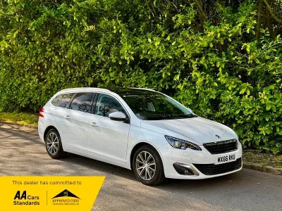Used Peugeot 308 Allure 120 HP (88 kW) 2017 White Hatchback