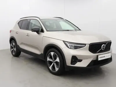 Usado Volvo XC40 Ultimate 194 HP (142 kW) 2022 Dourado SUV