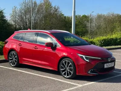 Gebraucht Toyota Corolla 140 PS (102 kW) 2024 Rot Kombi