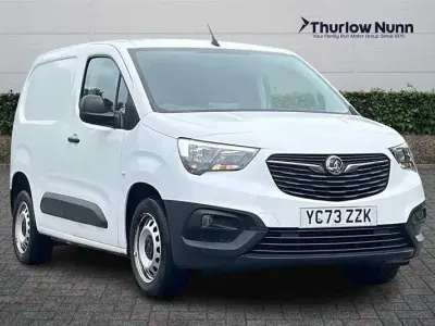 Begagnad Vauxhall Combo 100 HK (73 kW) 2023 Vit Minibuss