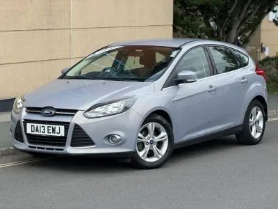 Used Ford Focus Zetec 125 HP (91 kW) 2013 Silver Hatchback