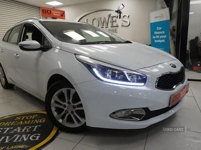 White Used 2014 Kia Ceed Hatchback | £5,995 (Expensive)