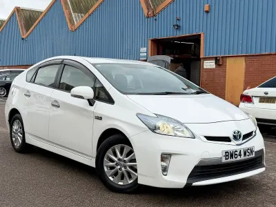 Used Toyota Prius 140 HP (102 kW) 2014 White Hatchback