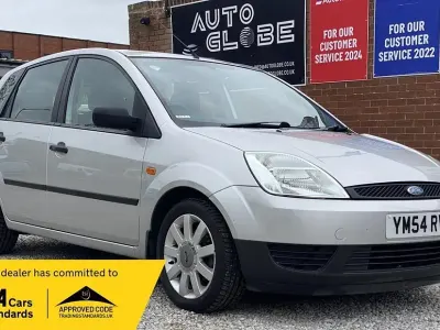 Używany Ford Fiesta 2005 Srebrny Hatchback