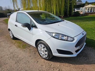 Used Ford Fiesta 75 HP (55 kW) 2013 White Hatchback
