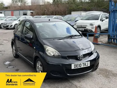 Usado Toyota Aygo 68 CV (50 kW) 2010 Negro Utilitario
