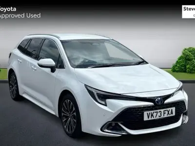 Used Toyota Corolla Design 140 HP (102 kW) 2023 White Estate