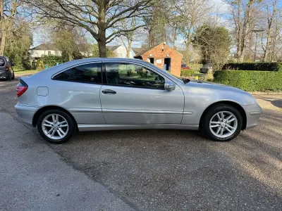 Usado Mercedes C200 SE 2003 Prateado Coupé