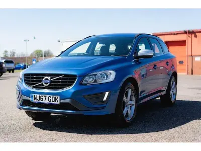 Second-hand Volvo XC60 R-Design 220 CP (161 kW) 2017 Albastru SUV