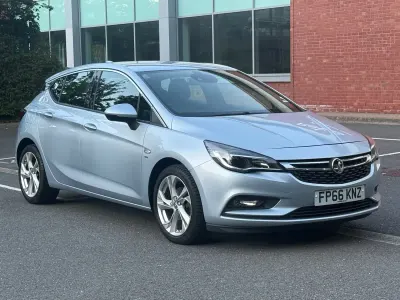 Used Vauxhall Astra SRi 150 HP (110 kW) 2016 Silver Hatchback
