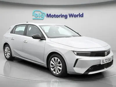 Second-hand Vauxhall Astra Design Edition 130 CP (95 kW) 2022 Gri Hatchback