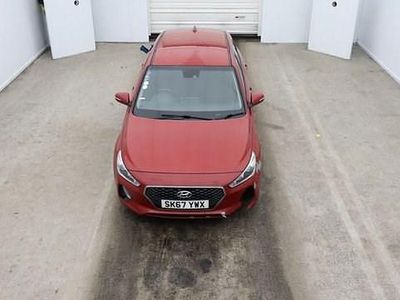 Used Hyundai i30 SE 120 HP (88 kW) 2017 Red Hatchback