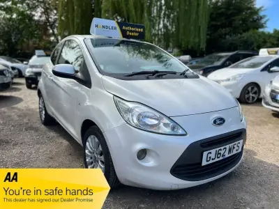 Używany Ford Ka Zetec 69 KM (50 kW) 2012 Biały Hatchback