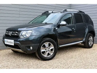 Usado Dacia Duster Lauréate 2017 Gris SUV