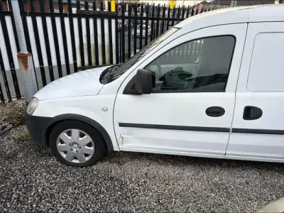 Used Vauxhall Combo 75 HP (55 kW) 2007 White MPV