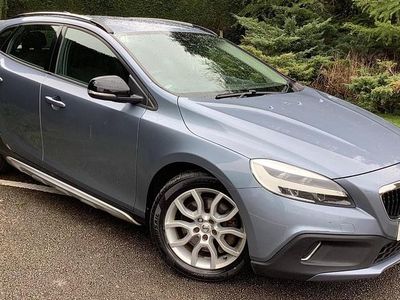 Begagnad Volvo V40 Plus 2018 Blå Halvkombi