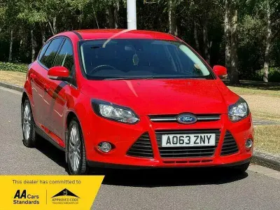 Used Ford Focus Zetec 115 HP (84 kW) 2013 Red Hatchback