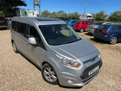 Usado Ford Grand Tourneo Connect Titanium 115 HP (84 kW) 2015 Prateado Monovolume