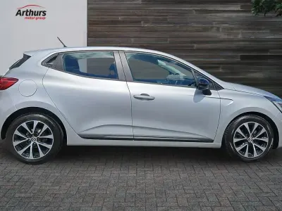 Used Renault Clio Evolution 90 HP (66 kW) 2022 Silver Hatchback
