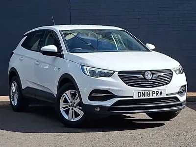Used Vauxhall Grandland X 130 HP (95 kW) 2018 White SUV