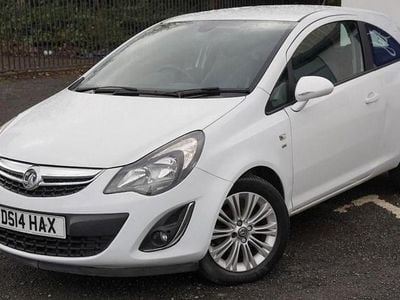 Used Vauxhall Corsa 85 HP (62 kW) 2014 White Hatchback