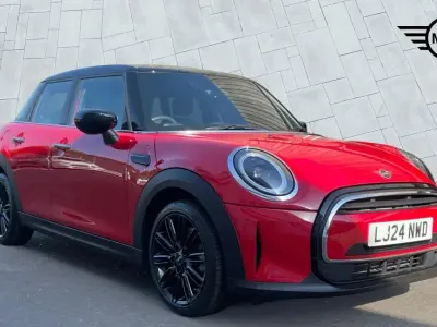 Used Mini Cooper Exclusive 134 HP (98 kW) 2024 Red Hatchback