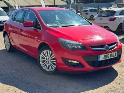 Second-hand Vauxhall Astra Excite 2015 Roșu Hatchback