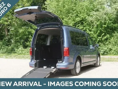 Begagnad VW Caddy Maxi Life 125 HK (91 kW) 2018 Blå Minibuss