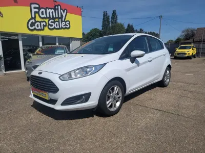 Używany Ford Fiesta Zetec 2014 Biały Hatchback