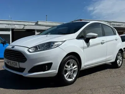 Usado Ford Fiesta Zetec 82 HP (60 kW) 2016 Branco Citadino