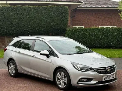 Second-hand Vauxhall Astra Design Edition 110 CP (80 kW) 2018 Argintiu Break