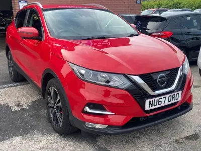 Used Nissan Qashqai N-Connecta 110 HP (80 kW) 2017 Red SUV