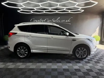 Second-hand Ford Kuga Vignale 180 CP (132 kW) 2019 Alb SUV