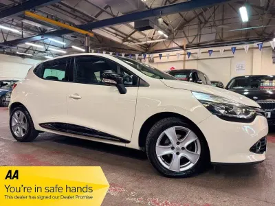 Used Renault Clio Dynamique 75 HP (55 kW) 2015 Cream Hatchback