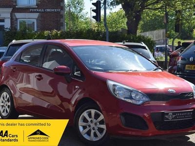 Begagnad Kia Rio Air 2012 Röd Halvkombi