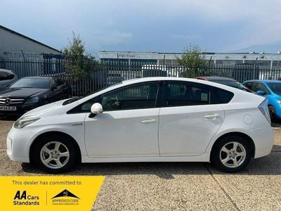 Used Toyota Prius 136 HP (100 kW) 2014 White Hatchback