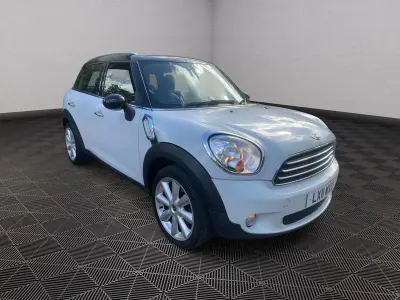 Begagnad Mini Cooper 122 HK (89 kW) 2011 Vit Halvkombi