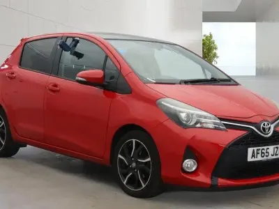 Used Toyota Yaris Sport 99 HP (72 kW) 2015 Red Hatchback