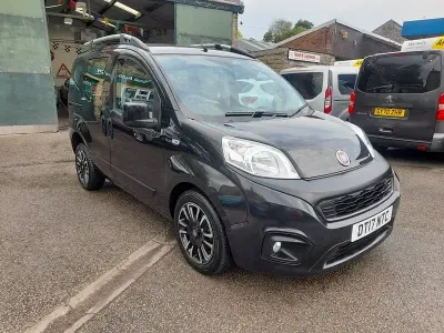 Używany Fiat Qubo Lounge 85 KM (62 kW) 2017 Czarny Minivan