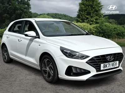 Used Hyundai i30 SE 120 HP (88 kW) 2021 White Hatchback