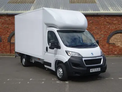 Gebraucht Peugeot Boxer S 140 PS (102 kW) 2022 Weiß Van
