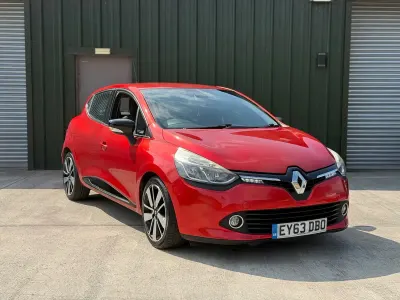 Used Renault Clio Dynamique 90 HP (66 kW) 2013 Red Hatchback