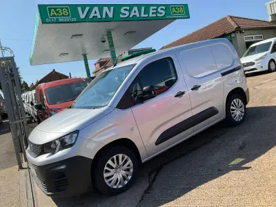Used Peugeot Partner Premium 100 HP (73 kW) 2022 Silver MPV