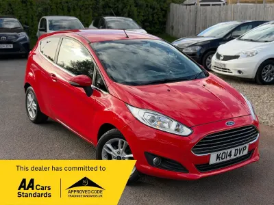 Usado Ford Fiesta Zetec 2014 Vermelho Citadino